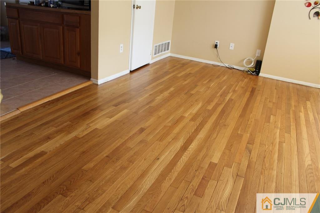 170 Evergreen Road, Unit 19A Metuchen, NJ 08840 - Photo 4 of 22 Gallery Image 4