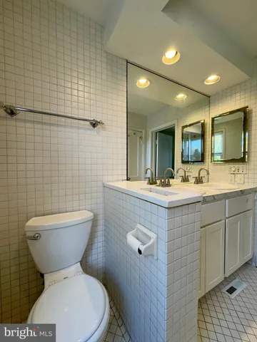 $1,670 | 235 Blakeney Road, Catonsville, MD 21228