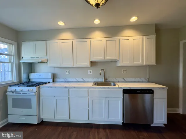 $1,670 | 235 Blakeney Road, Catonsville, MD 21228