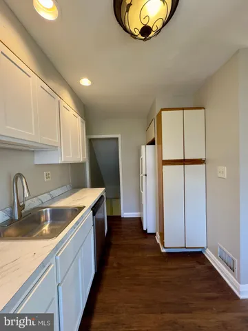 $1,670 | 235 Blakeney Road, Catonsville, MD 21228