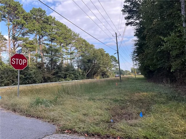 a view of a yard with a tree