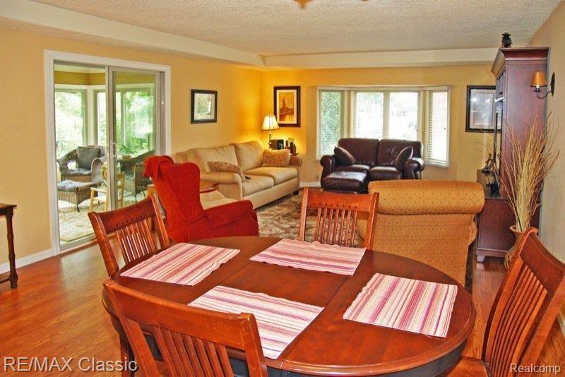 28253 Westerleigh Road Farmington, MI 48334 - Photo 16 of 24 Family Room