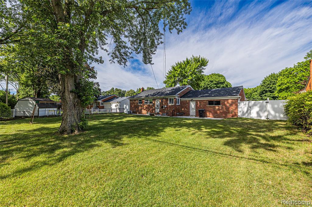 19044 Norwich Road Livonia, MI 48152 - Photo 21 of 27