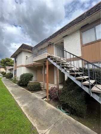 $2,180 | 320 West Mountain View Avenue, Unit B, Glendora, CA 91741