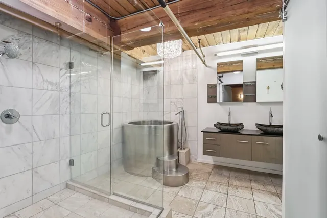 $865,000 | 1000 West Washington Boulevard, Unit 137, Chicago, IL 60607