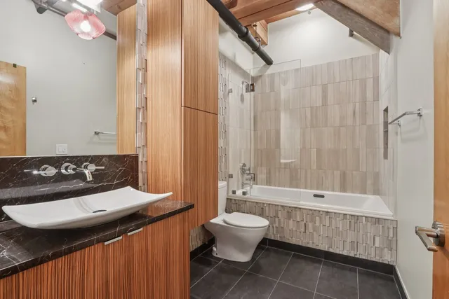 $865,000 | 1000 West Washington Boulevard, Unit 137, Chicago, IL 60607