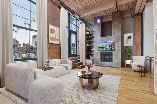 $865,000 | 1000 West Washington Boulevard, Unit 137, Chicago, IL 60607