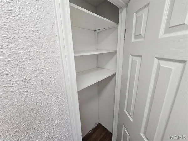 $1,100 | 939 Green Mt Lane, Belleville, IL 62220