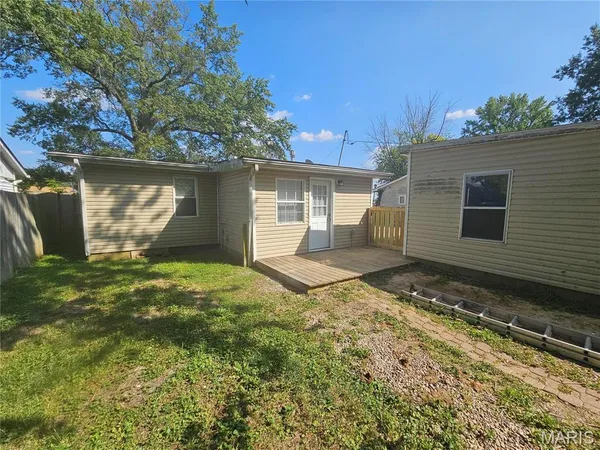 $1,100 | 939 Green Mt Lane, Belleville, IL 62220