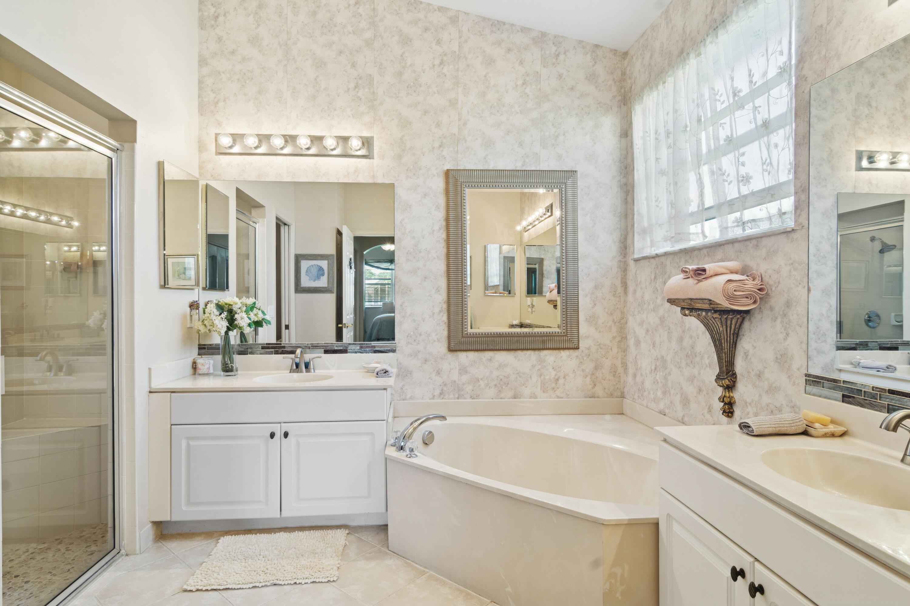 370 Springview Loop Port St. Lucie, FL 34986 - Photo 14 of 59 14_370NWSpringviewLoop_13_PrimaryBathroo