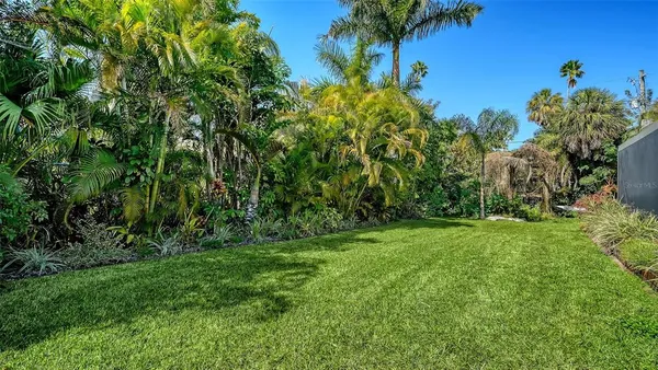 $2,700,000 | 547 North Shore Drive, Sarasota, FL 34234