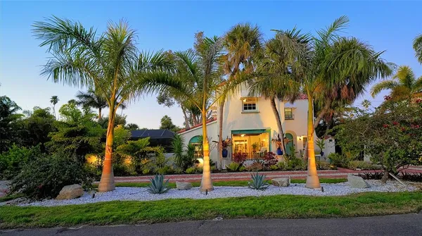 $2,700,000 | 547 North Shore Drive, Sarasota, FL 34234