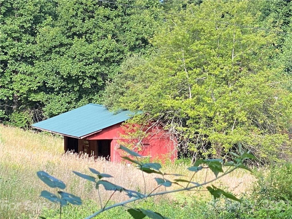 514 Crabtree Road Spruce Pine, NC 28777 - Photo 2 of 42 Gallery Image 2