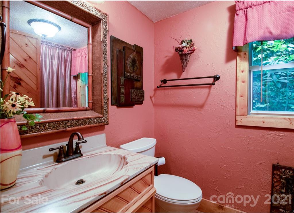 514 Crabtree Road Spruce Pine, NC 28777 - Photo 30 of 42 Gallery Image 30