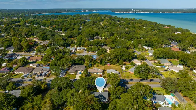 $475,000 | 342 Hollywood Boulevard Northeast, Fort Walton Beach, FL 32548