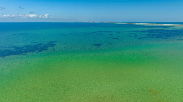 $475,000 | 342 Hollywood Boulevard Northeast, Fort Walton Beach, FL 32548