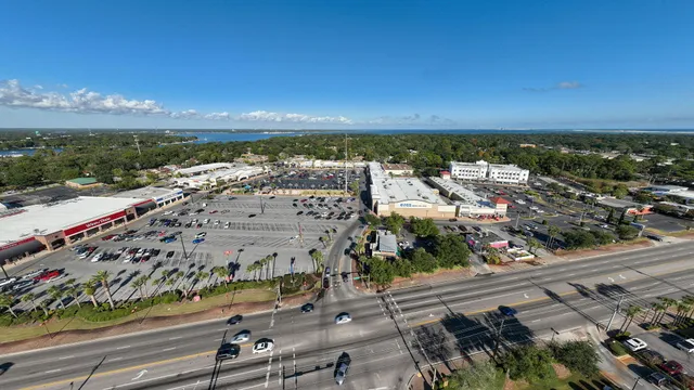 $475,000 | 342 Hollywood Boulevard Northeast, Fort Walton Beach, FL 32548