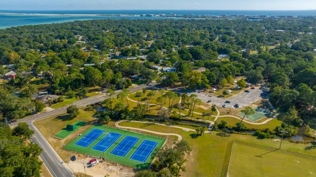 $475,000 | 342 Hollywood Boulevard Northeast, Fort Walton Beach, FL 32548