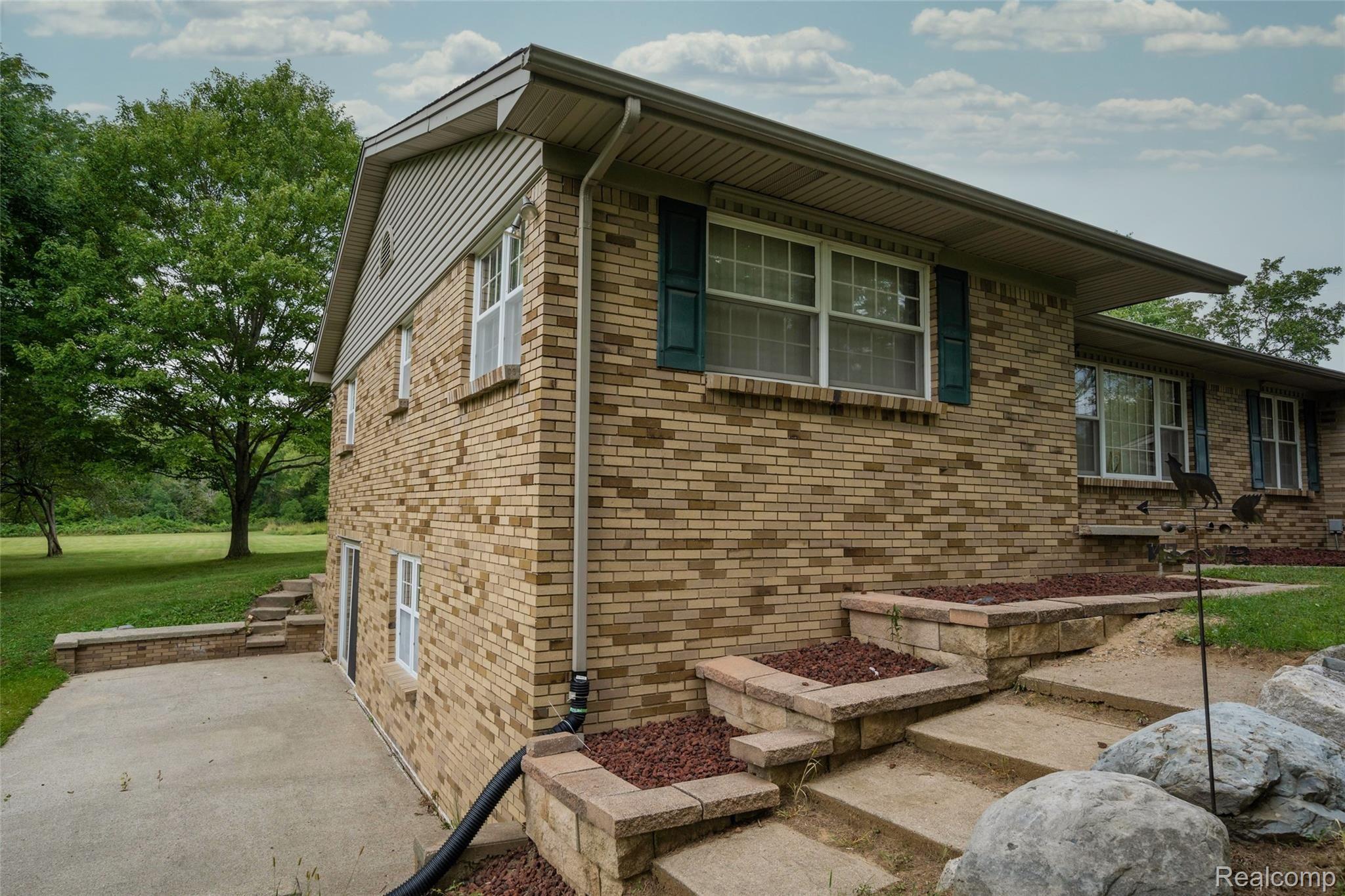 5603 Preston Road Howell, MI 48855 - Photo 3 of 52 _DSC8234-2-Edit.jpg