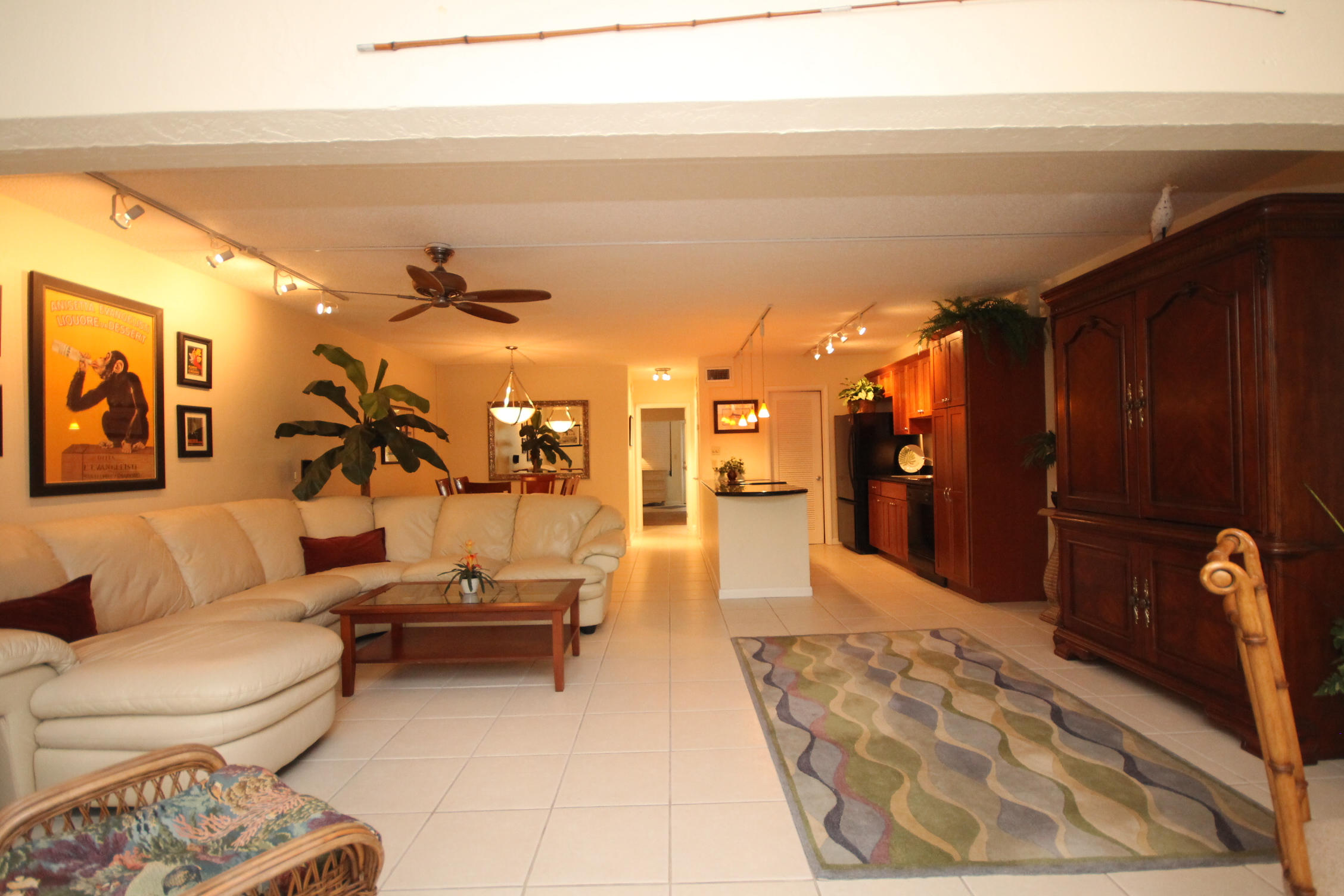 593 Sombrero Beach Road, Unit 12 Marathon, FL 33050 - Photo 3 of 22 3-Main Room 3