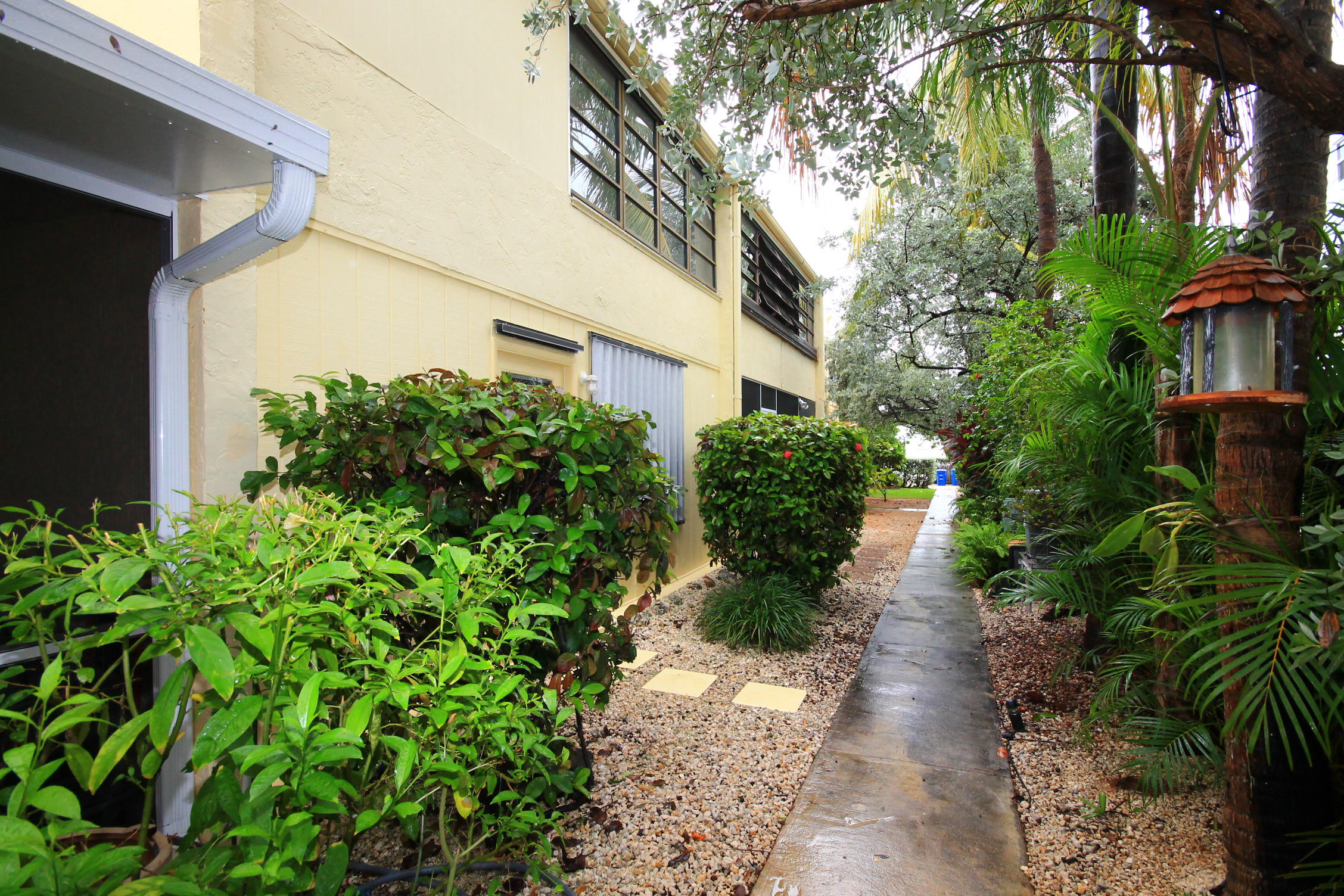 593 Sombrero Beach Road, Unit 12 Marathon, FL 33050 - Photo 21 of 22 22-Back Entrance