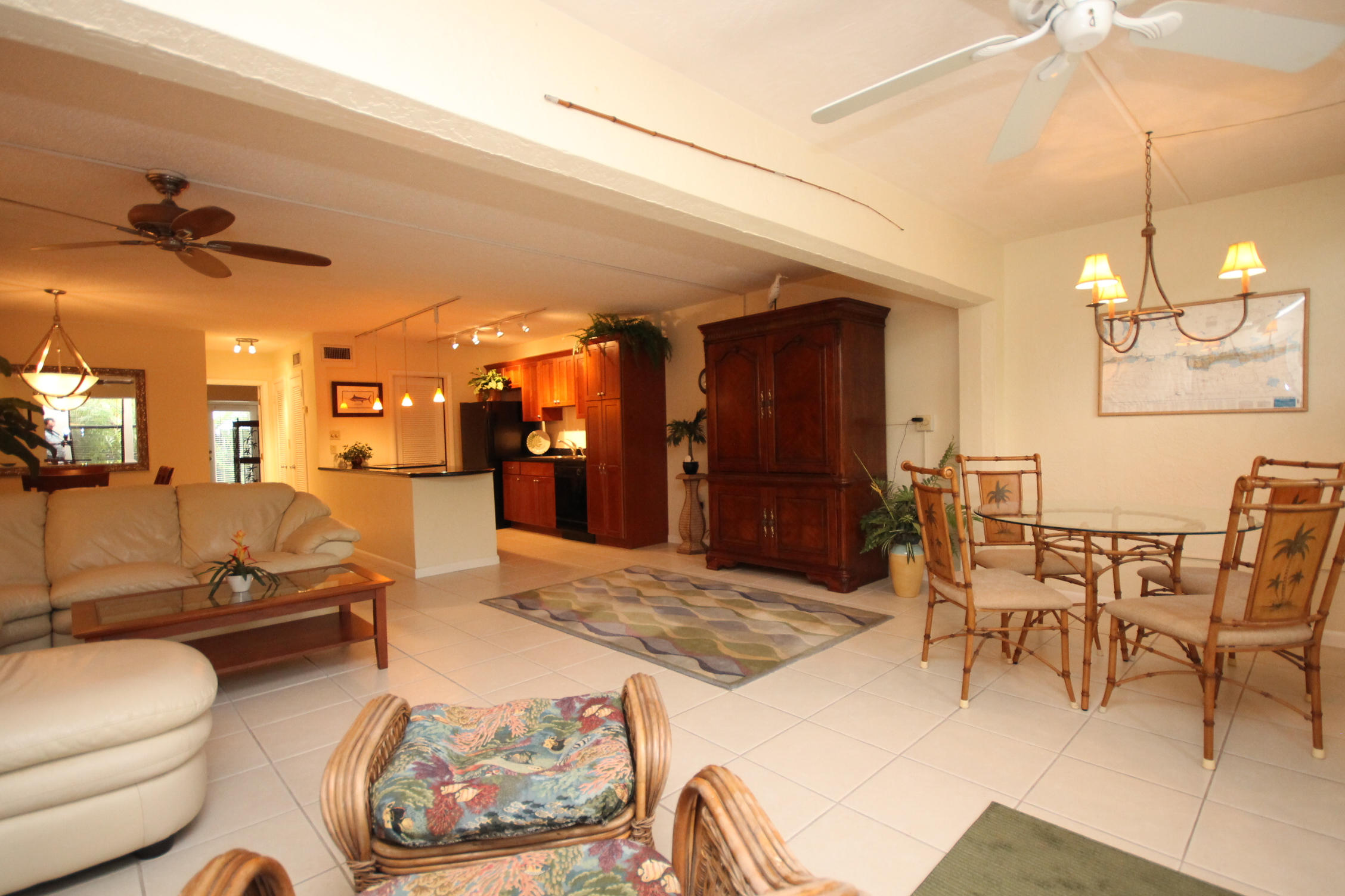 593 Sombrero Beach Road, Unit 12 Marathon, FL 33050 - Photo 4 of 22 4-Main Room 2