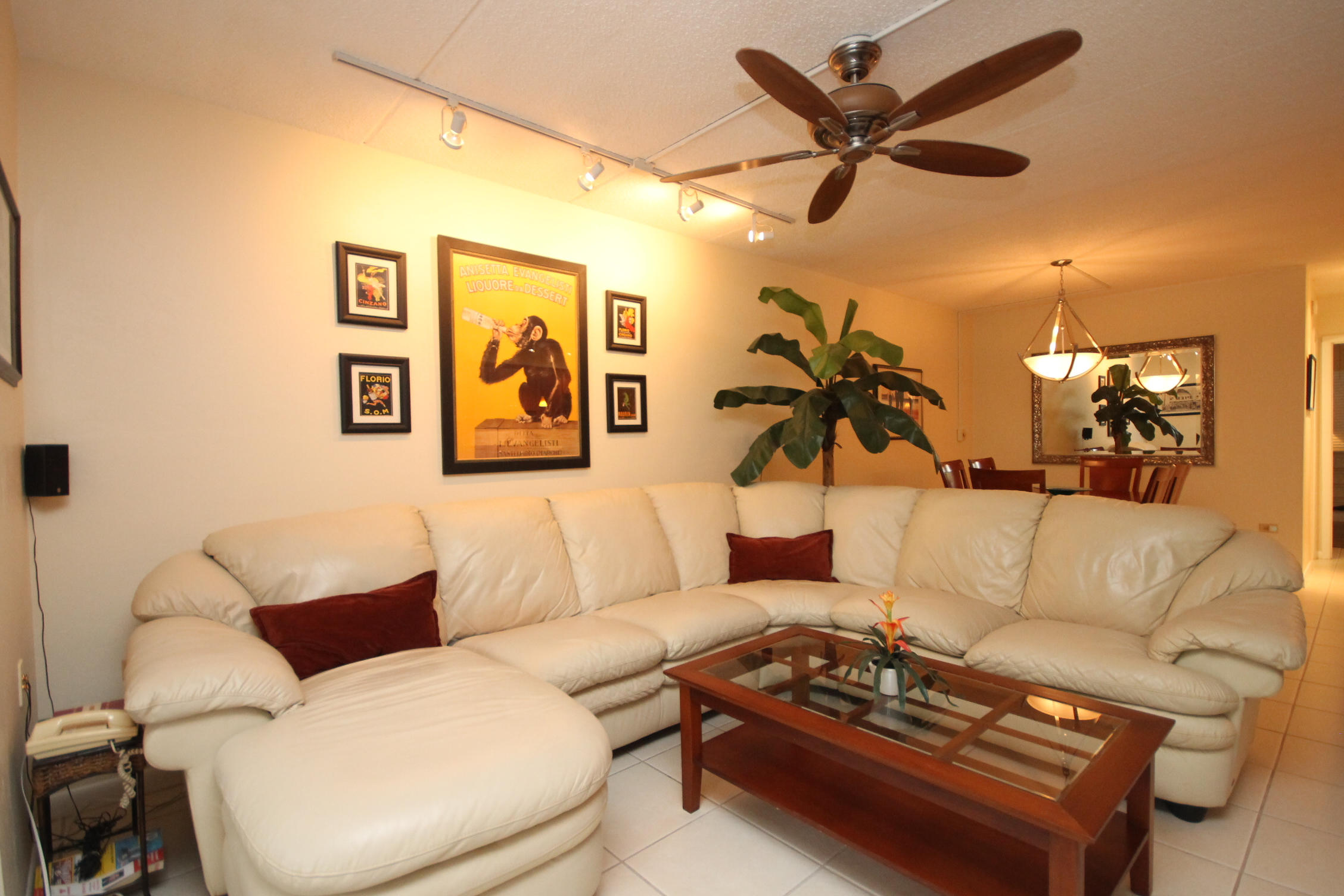 593 Sombrero Beach Road, Unit 12 Marathon, FL 33050 - Photo 6 of 22 6-Couch