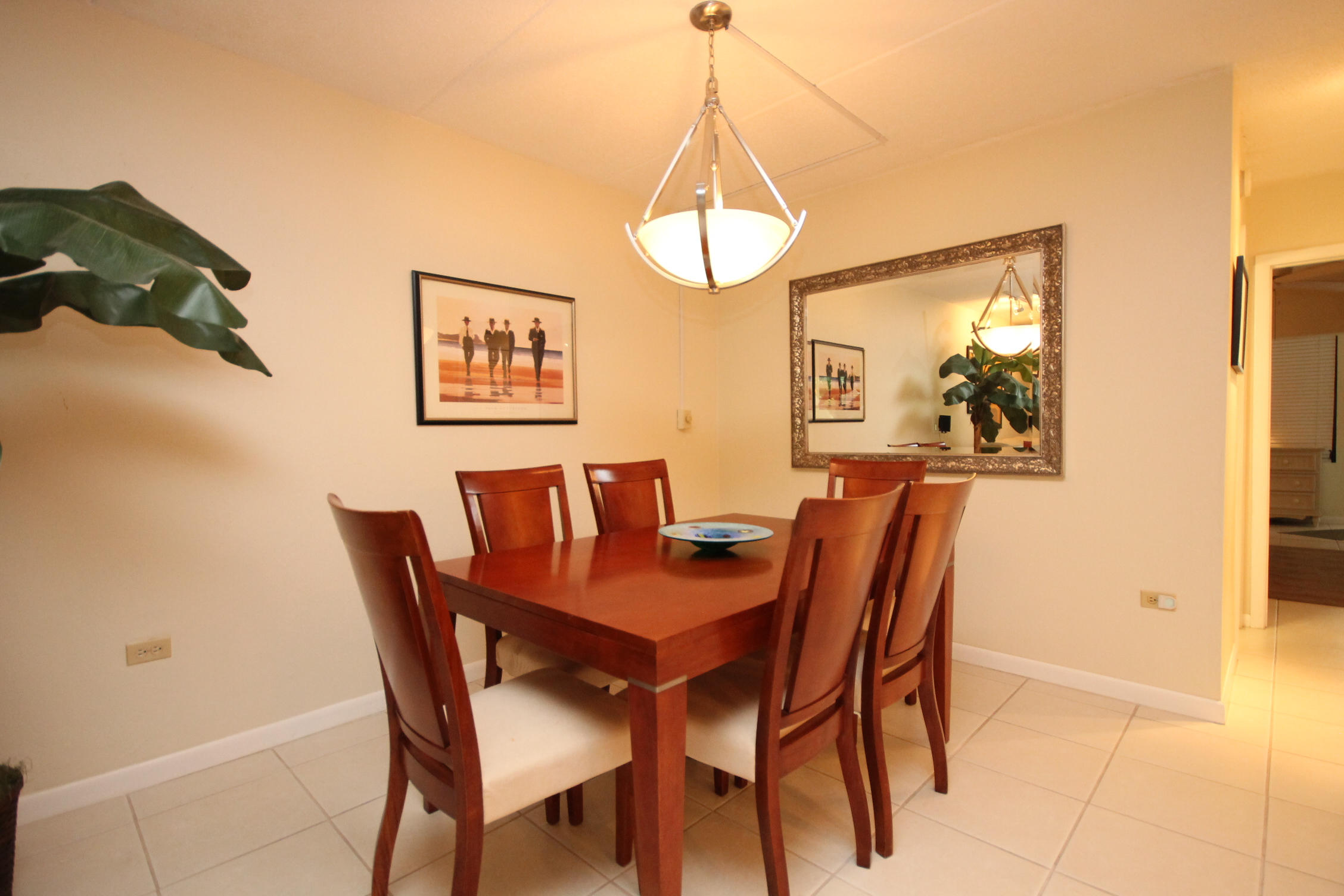 593 Sombrero Beach Road, Unit 12 Marathon, FL 33050 - Photo 10 of 22 10-Dining Room