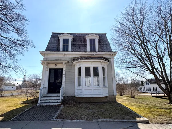 $149,000 | 72 Washington Street, Eastport, ME 04631