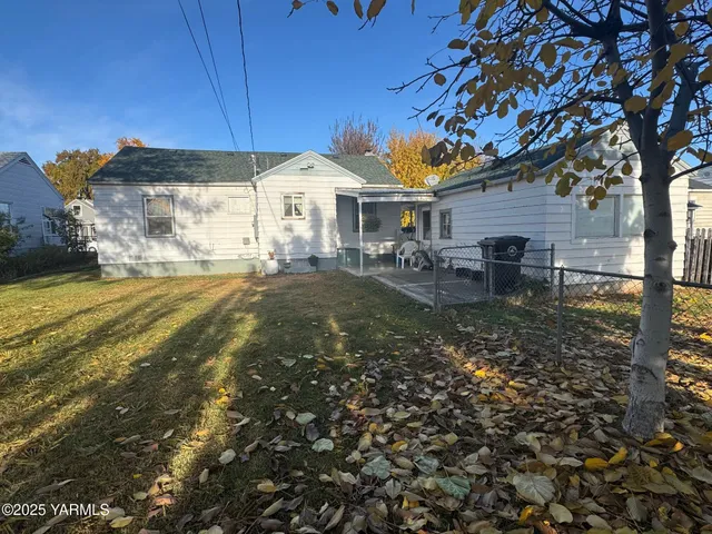 $270,000 | 206 South Date Street, Toppenish, WA 98948