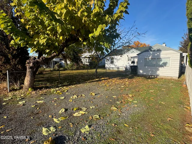 $270,000 | 206 South Date Street, Toppenish, WA 98948