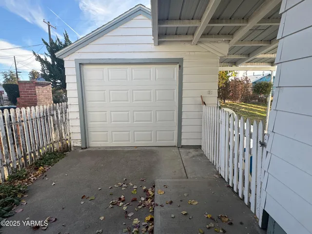 $270,000 | 206 South Date Street, Toppenish, WA 98948