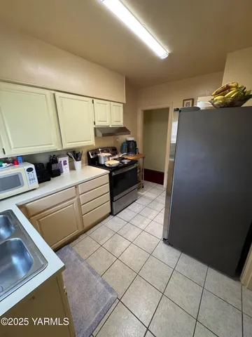 $270,000 | 206 South Date Street, Toppenish, WA 98948