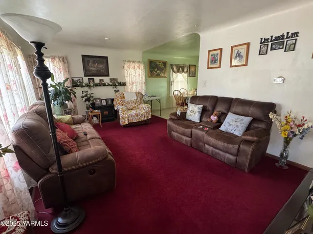 $270,000 | 206 South Date Street, Toppenish, WA 98948