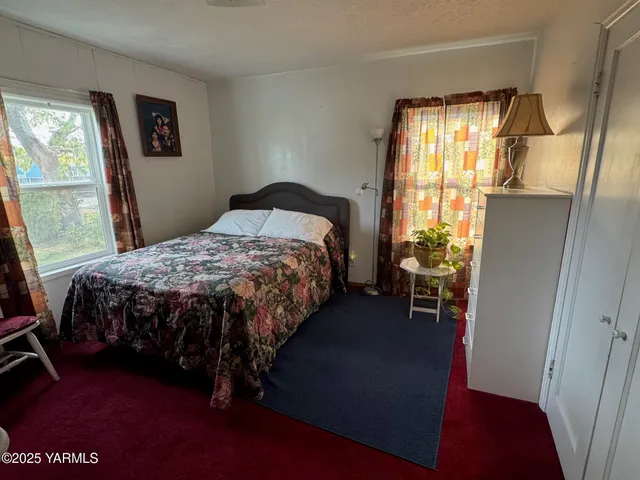 $270,000 | 206 South Date Street, Toppenish, WA 98948