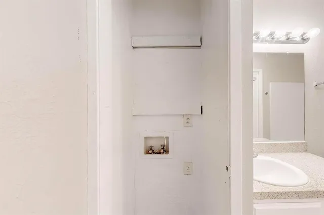 $995 | 9696 Walnut Street, Unit 1402, Dallas, TX 75243