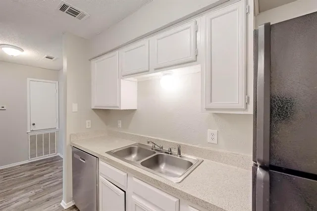 $995 | 9696 Walnut Street, Unit 1402, Dallas, TX 75243