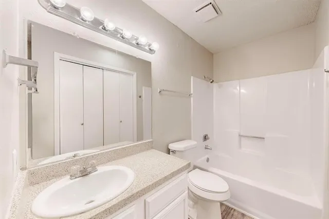 $995 | 9696 Walnut Street, Unit 1402, Dallas, TX 75243