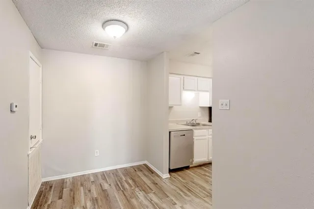 $995 | 9696 Walnut Street, Unit 1402, Dallas, TX 75243