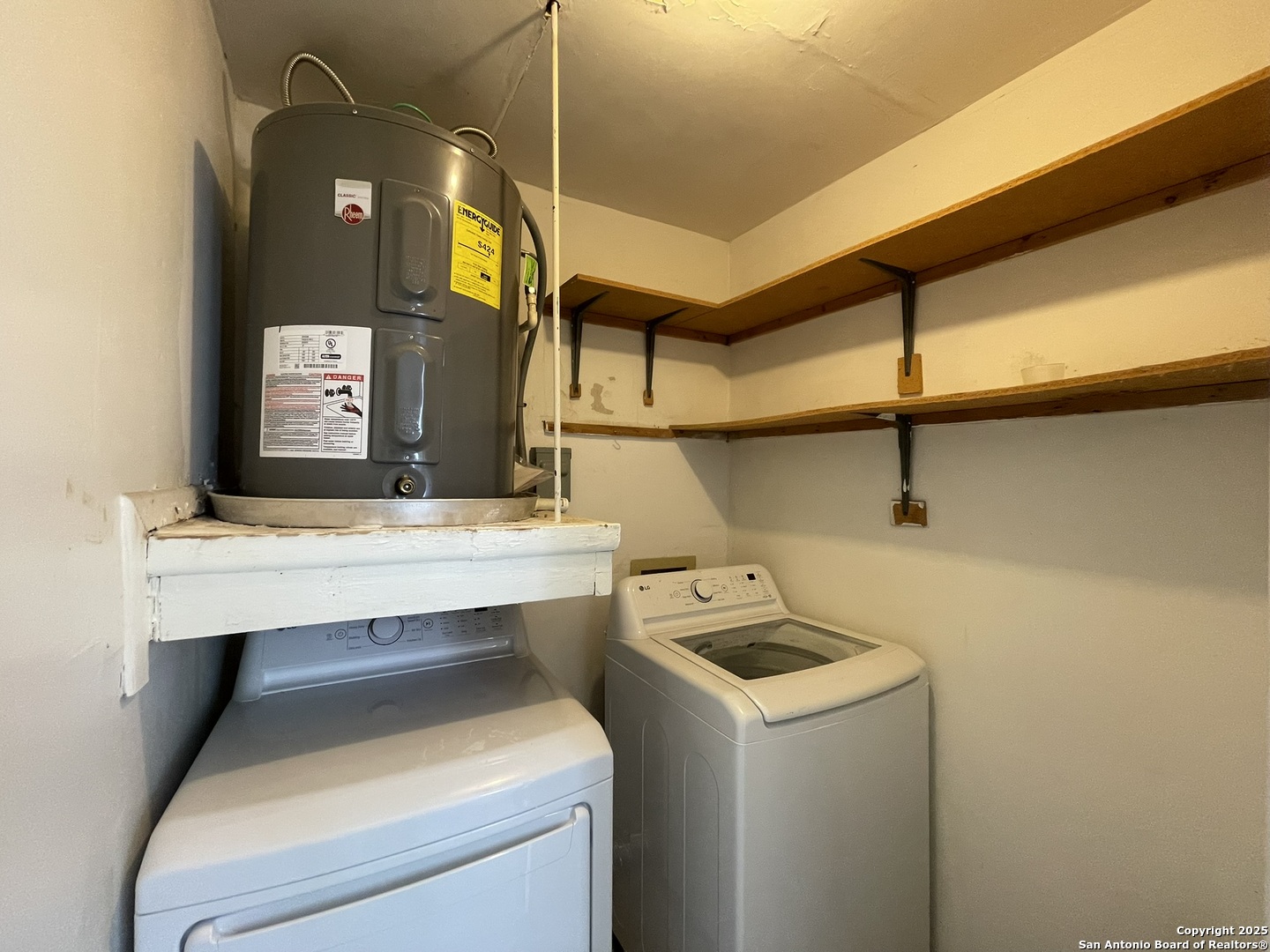 11311 Sir Winston Street, Unit 604 San Antonio, TX 78216 - Photo 22 of 24 a utility room with dryer and washer