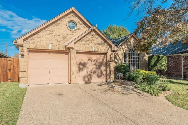 $385,000 | 2305 Bridgeton Lane, Bedford, TX 76021