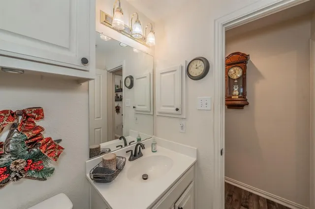 $385,000 | 2305 Bridgeton Lane, Bedford, TX 76021