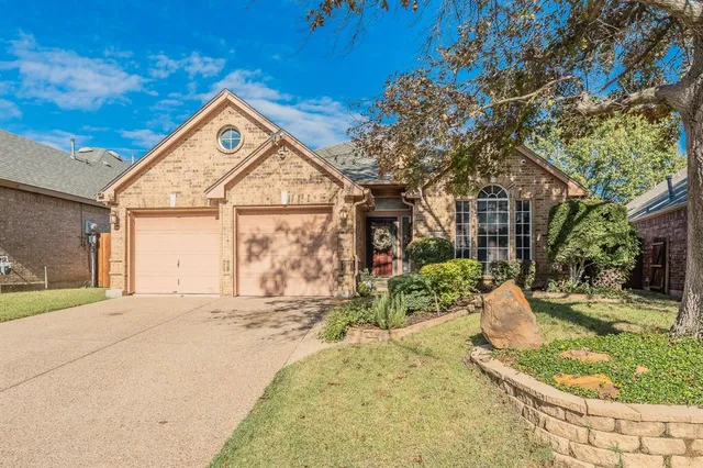 $385,000 | 2305 Bridgeton Lane, Bedford, TX 76021