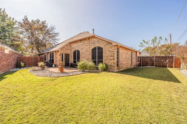 $385,000 | 2305 Bridgeton Lane, Bedford, TX 76021