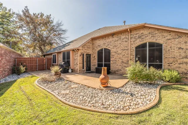 $385,000 | 2305 Bridgeton Lane, Bedford, TX 76021