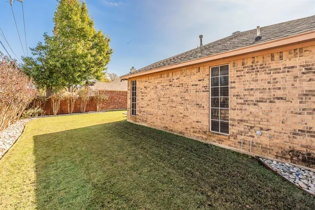 $385,000 | 2305 Bridgeton Lane, Bedford, TX 76021