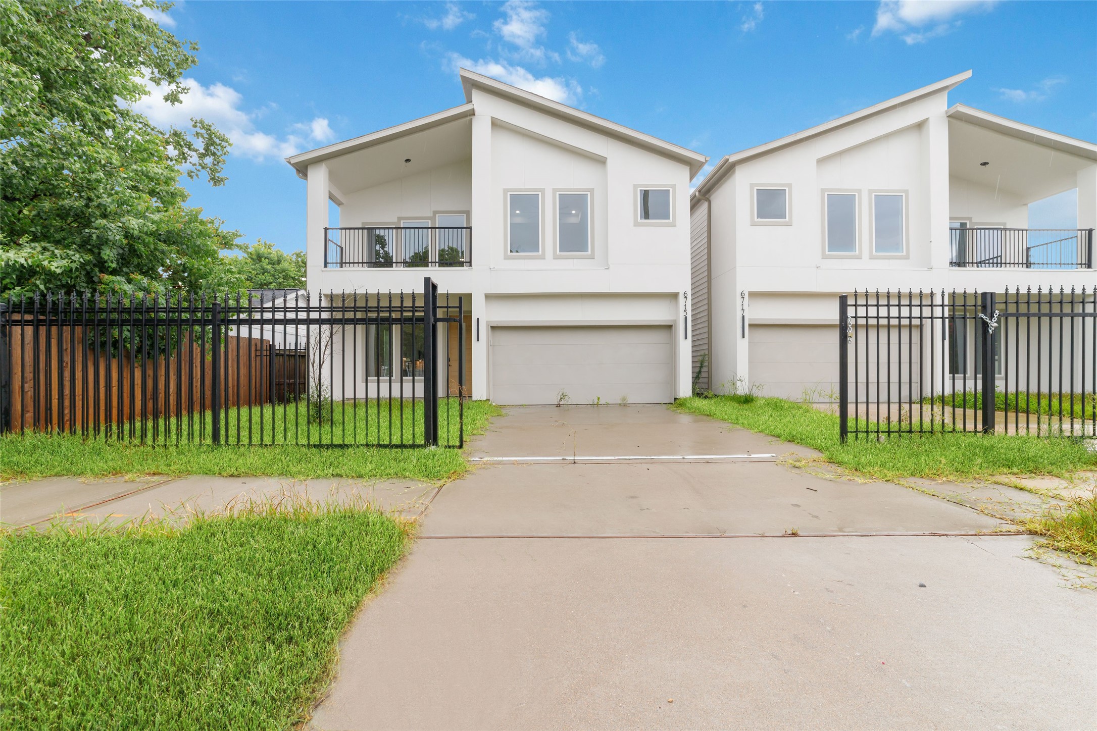 6715 England Street Houston, TX 77021 - Photo 2 of 25 Front View of the home - - Right side Unit