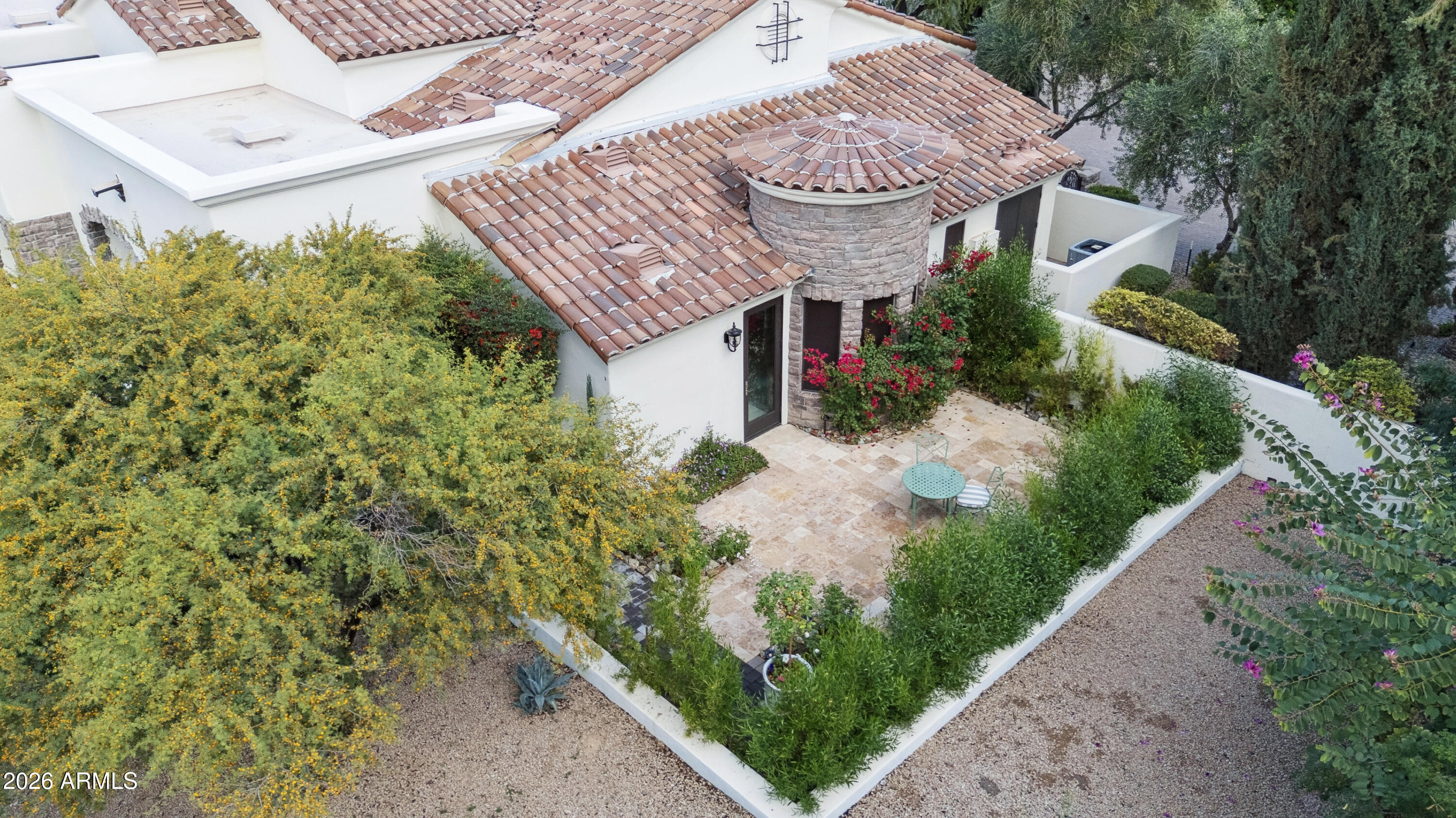 6674 East Judson Road Paradise Valley, AZ 85253 - Photo 71 of 92 a front view of a house with garden