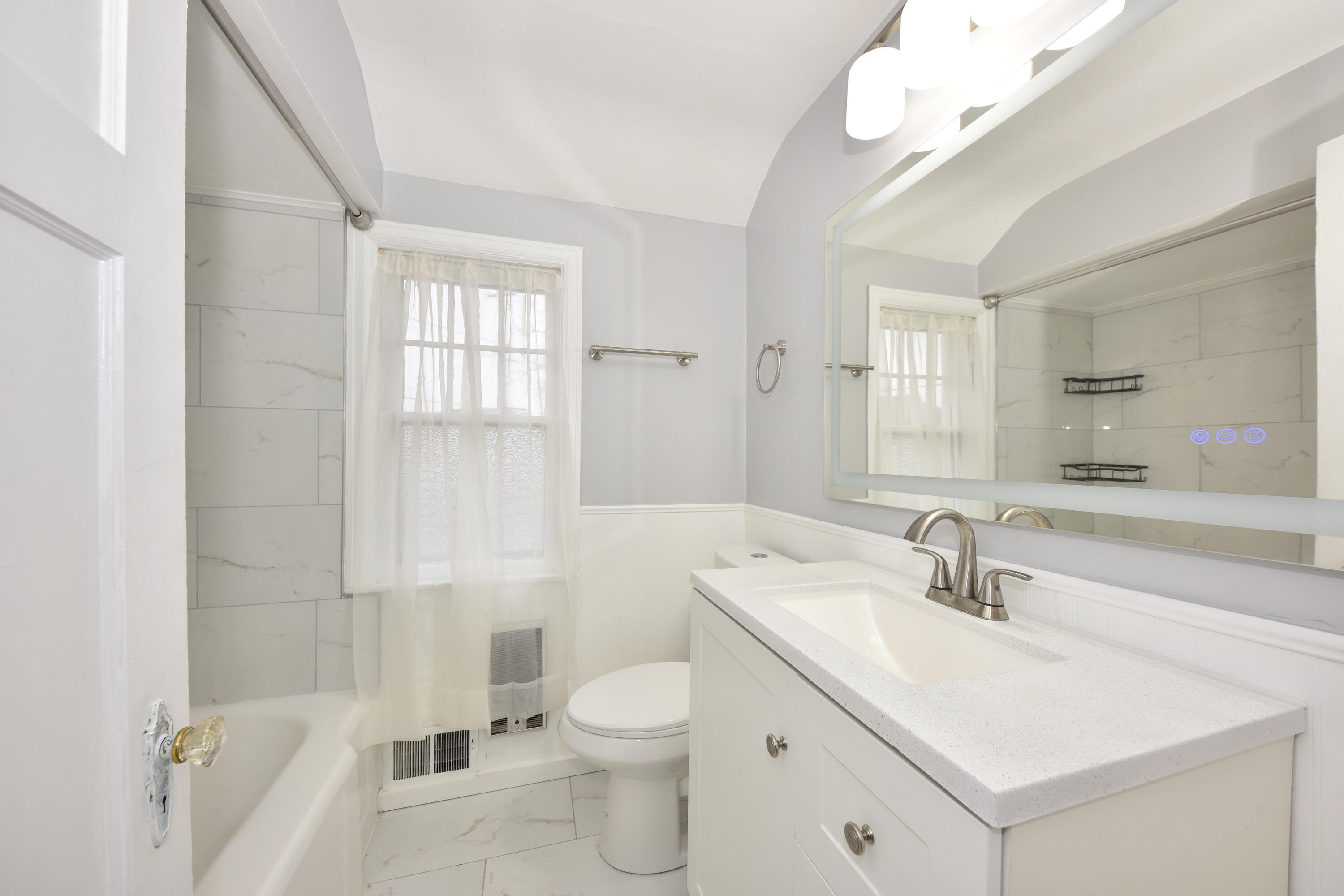 3012 North 70th Street Milwaukee, WI 53210 - Photo 22 of 37 Full Bathroom