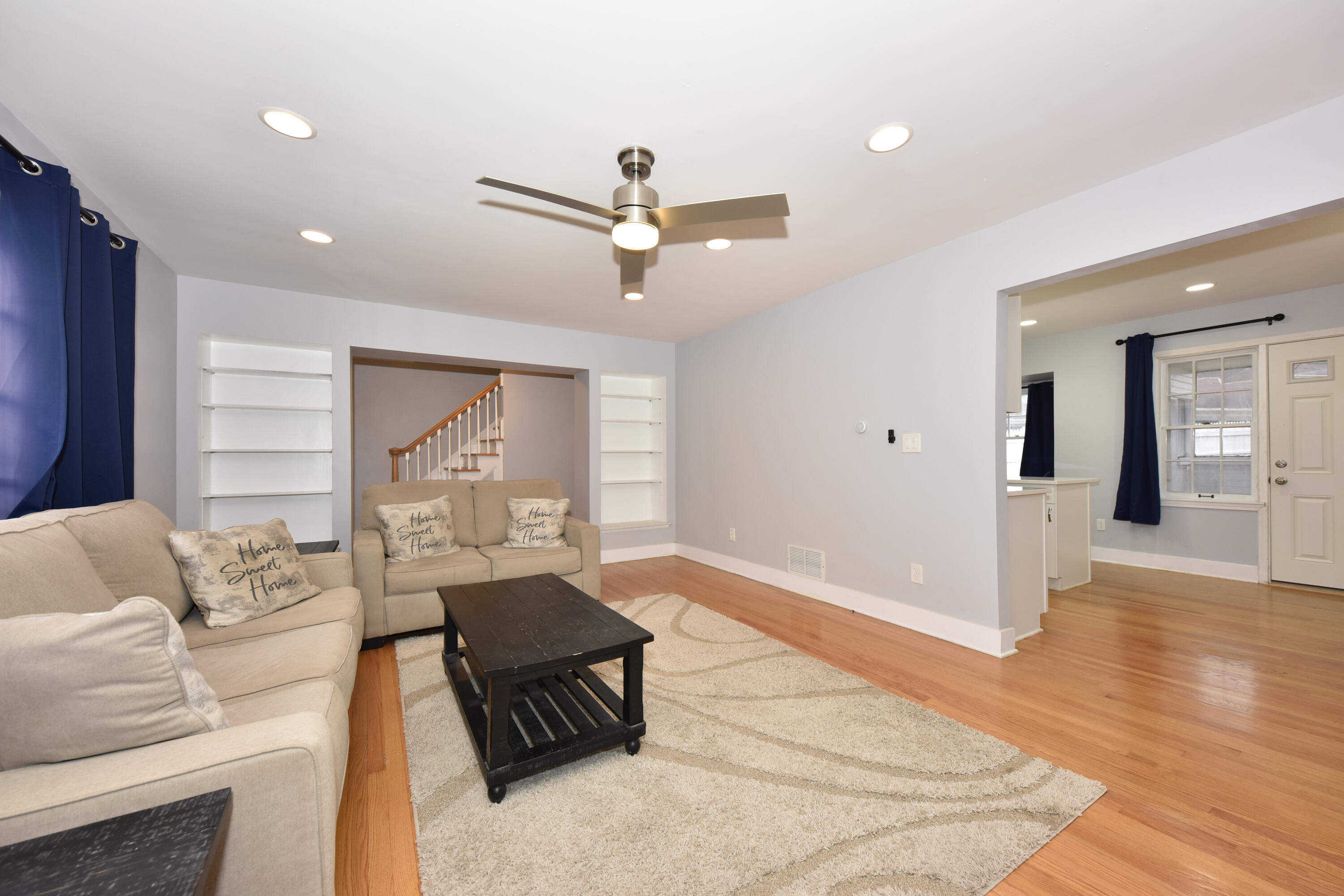 3012 North 70th Street Milwaukee, WI 53210 - Photo 6 of 37 Living Room